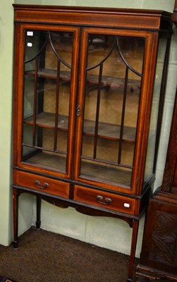 Lot 1217 - An Edwardian display cabinet