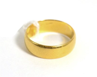 Lot 25 - A 22 carat gold band ring
