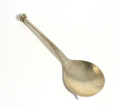 Lot 45 - An Arts and Crafts style silver seal top spoon, makers mark OMB, London, 1973, the seal top...