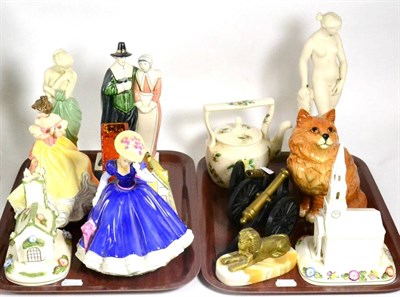 Lot 113 - A small group of collectables including Rye Pottery figure group, Doulton ladies, Whitefriars...