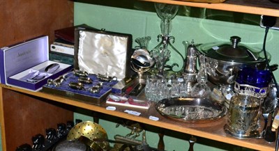 Lot 178 - A collection of EPNS and silver plate including a table centrepiece epergne with engraved glass etc