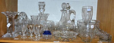 Lot 194 - A shelf of cut glassware