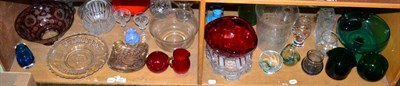 Lot 197 - Two shelves containing a collection of various glass