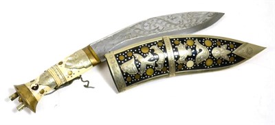 Lot 268 - A Nepalese dagger