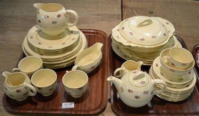 Lot 1016 - A large collection of Clarice Cliff Newport Pottery rosebud pattern, dinner and tea wares etc (qty)