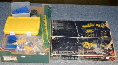 Lot 1043 - Meccano set no.6 yellow/silver, parts loose with box (F)