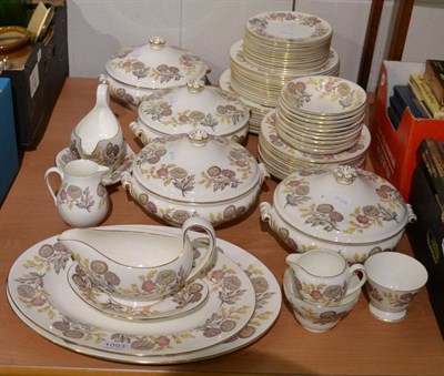 Lot 1093 - A Wedgwood Lichfield pattern dinner service