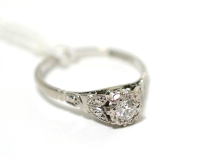 Lot 109 - Diamond solitaire ring