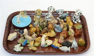 Lot 167 - Decorative ceramics including a Royal Crown Derby paperweight, Royal Doulton Winnie the Pooh...