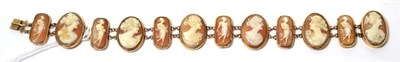 Lot 211 - A cameo bracelet