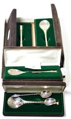 Lot 228 - Five Peter Jackson Franklin Mint silver spoons, cased (5)