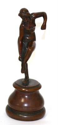 Lot 271 - A bronze nude maiden