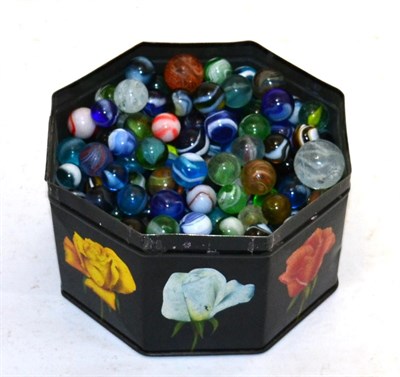 Lot 285 - A quantity of marbles