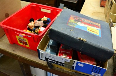 Lot 1009 - Mixed Lot including a small selection of diecast, tin toys, lead figures and other items