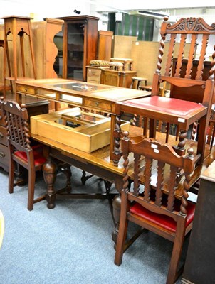 Lot 1135 - An oak table and chairs