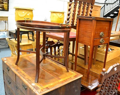 Lot 1137 - An 18th century walnut chest of drawers