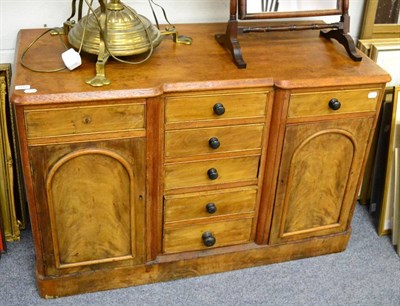 Lot 1153 - An early Victorian oak and walnut veneered small sideboard