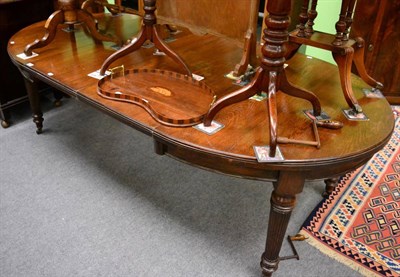 Lot 1357 - An oak wind out dining table