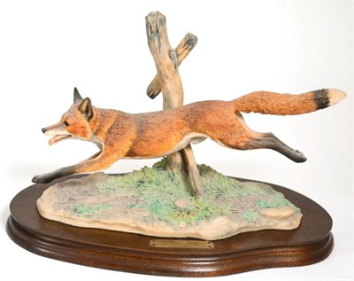 Lot 28 - Border Fine Arts 'Leicester Fox', model No. L58 by Ray Ayres, limited edition 192/500, on wood base