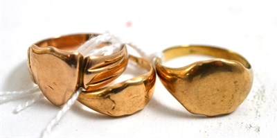 Lot 300 - Three 9ct gold signet rings