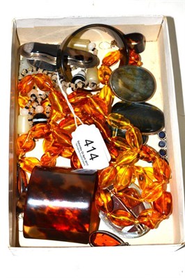 Lot 414 - Hardstone pendants and brooches, tortoiseshell jewellery and earrings