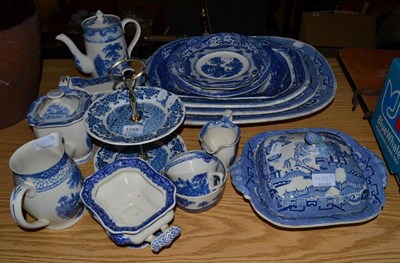 Lot 1058 - A quantity of blue and white wares