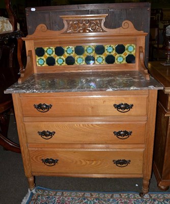 Lot 1216 - An early 20th century marble topped oak washstand with tiled splashback