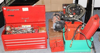 Lot 1048 - A collection of assorted snap on and other modern tools