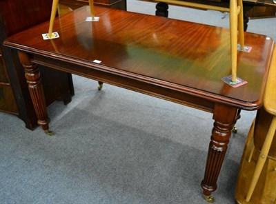 Lot 1200 - Reproduction mahogany dining table on reeded legs