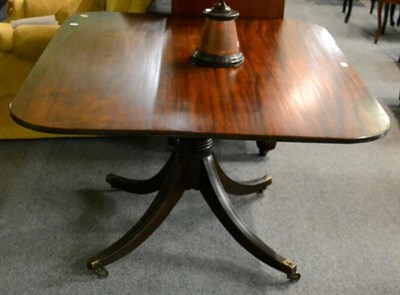 Lot 1223 - A Regency pedestal mahogany dining tilt top table