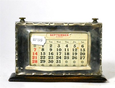 Lot 192 - Silver mounted desk calendar