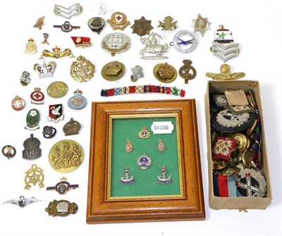 Lot 404 - A quantity of assorted cap badges, regimental buttons, WW1 silk handkerchief etc