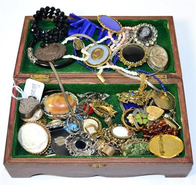 Lot 432 - Quantity of assorted costume jewellery, including two Victorian brooches, a moonstone bracelet,...