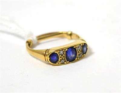 Lot 435 - A sapphire and diamond ring