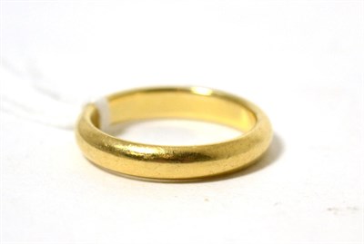 Lot 438 - Gold band ring, finger size Q, stamped '14K'