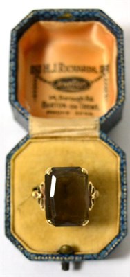 Lot 442 - A 9ct gold smokey quartz ring, size P1/2