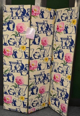 Lot 1016 - A 20th century three fold fabric screen printed with turneul and didon design