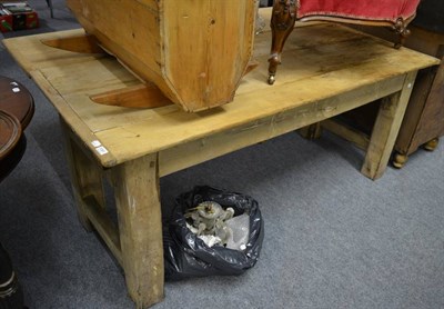 Lot 1091 - Large pine farmhouse table