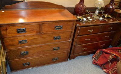 Lot 1184 - Two mahogany chests of drawers