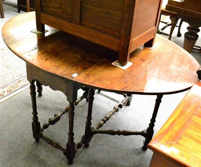 Lot 1381 - A Georgian oak small gateleg table