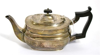 Lot 29 - An early 20th century silver bachelors teapot, Sheffield, 1911, ebonised handle