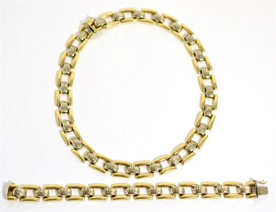 Lot 64 - A 9 carat two colour gold necklace and bracelet set