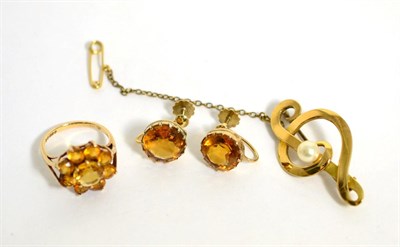 Lot 84 - A treble clef pearl brooch, a pair of citrine earrings and a 9 carat gold ring (3)