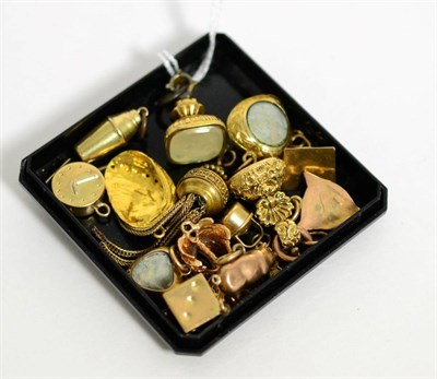 Lot 92 - A collection of sixteen charms