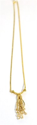 Lot 101 - A 9 carat gold cultured pearl pendant on chain necklace