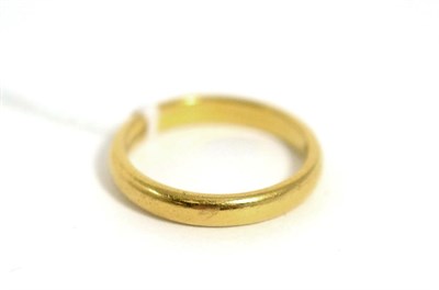 Lot 279 - A 22 carat gold band ring