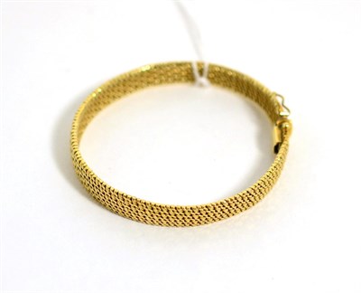 Lot 286 - A mesh bracelet, stamped '585'