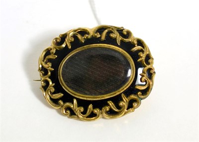 Lot 305 - A Victorian enamel mourning brooch