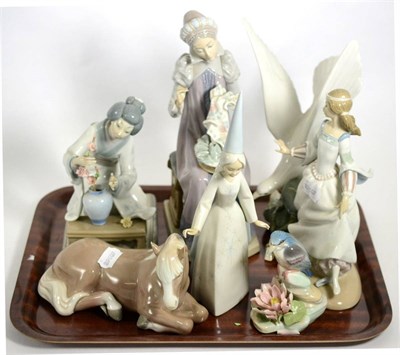 Lot 339 - Seven various Lladro figures and models