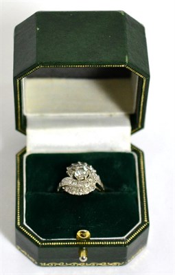 Lot 363 - A diamond set ring